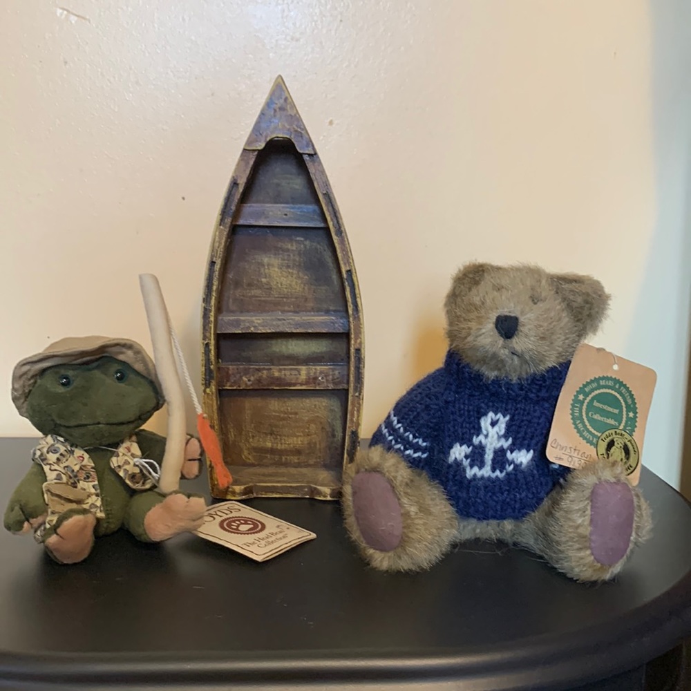 Boyd’s Bears with boat Decor